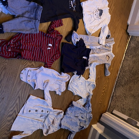 0-3 MONTHS BOY CLOTHING LOT - Picture 2 of 6